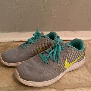 NIKE SHOES